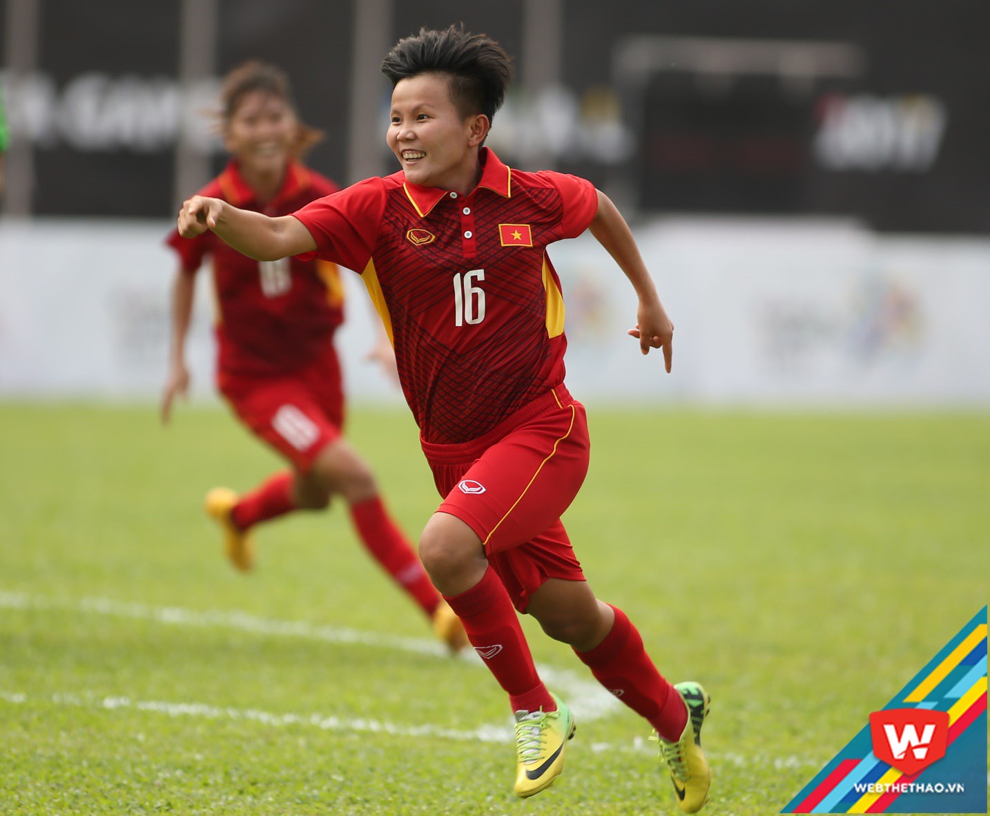 Bích Thùy ghi bàn thắng tuyệt đẹp cho tuyển nữ Việt Nam. Ảnh:D.A