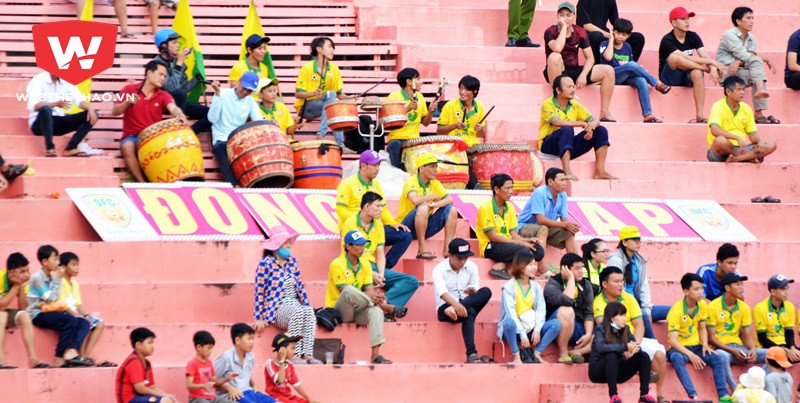 Sân Cao Lãnh ế khách do Đồng Tháp đã chính thức rớt hạng. Ảnh Anh Tuấn Trần