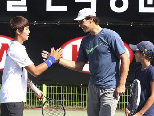  Nadal ngưỡng mộ ý chí phi thường của Lee Duck-hee.