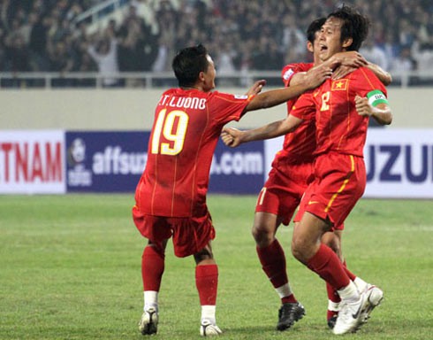VN thắng tưng bừng 7-1 trước Myanmar ở AFF Cup 2010. Ảnh: VnExpress
