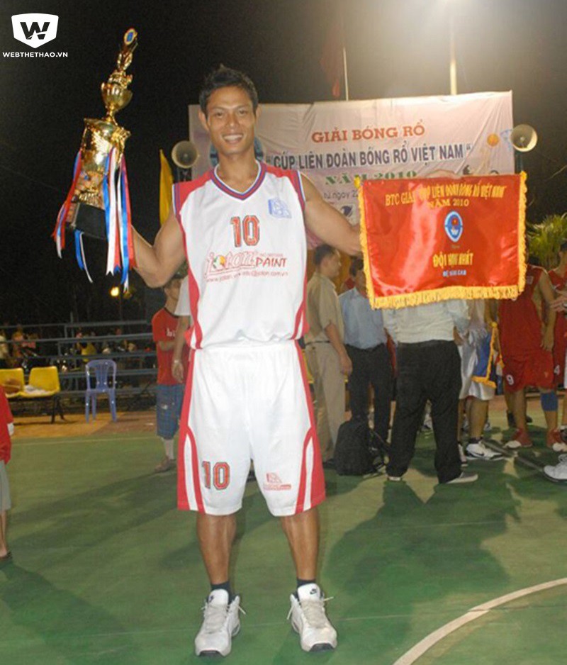 Nguyễn Văn Hùng đã có 9 năm chơi bóng rổ chuyên nghiệp.