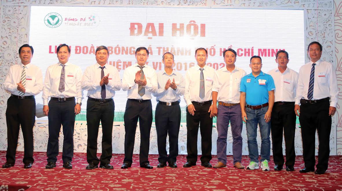 Ông Trần Anh Tú đắc cử Chủ tịch HFF (người thứ 4 từ trái sang phải).