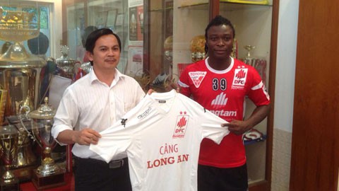 Lê Văn Tân ký hợp đồng có kèm theo điều khoản đặc biệt với CLB Long An.