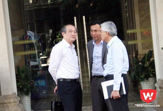 Tổng cục trưởng Tổng cục thể dục thể thao – ông Vương Bích Thắng (người bên trái). 