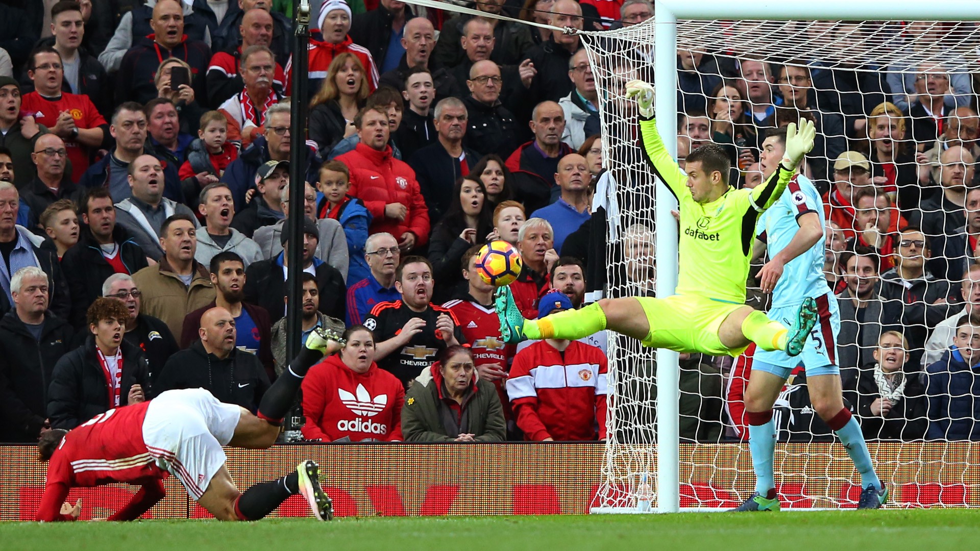 Man Utd mong “đỏ” cho đỡ phải ăn chuối!