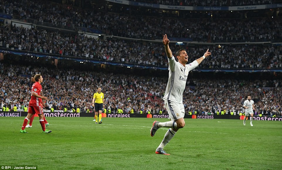 Video: Ronaldo lập hat-trick, Real nhấn chìm 10 người Bayern