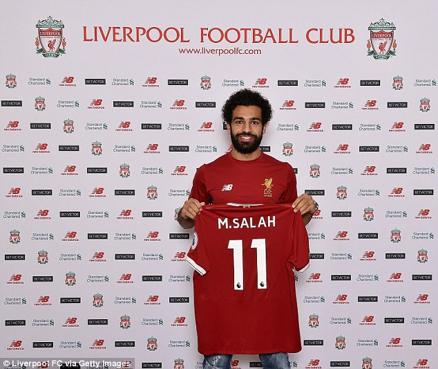 Liverpool phá két mua Salah