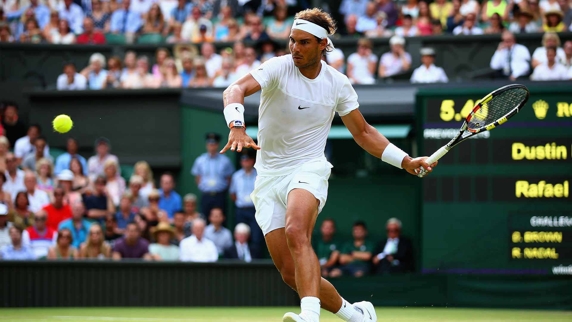 Mặt sân cỏ đòi hỏi thể lực rất lớn khiến những tay vợt như Nadal cũng e ngại