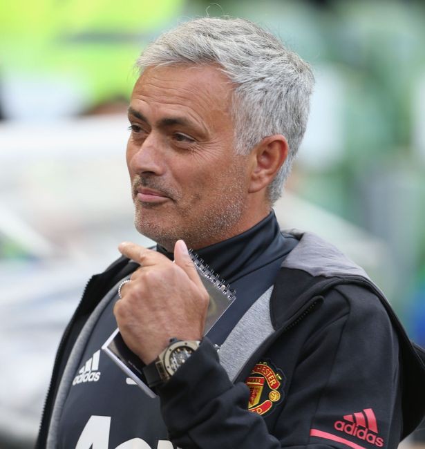 Mourinho luôn chỉnh đồng hồ nhanh hơn thời gian thực