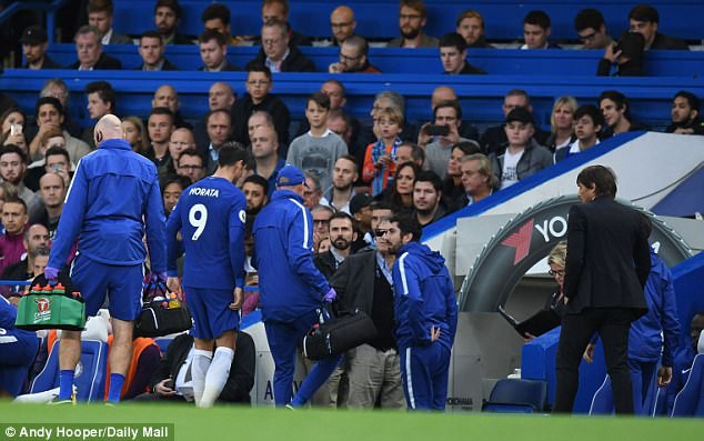 Morata sớm phải rời sân và điều này góp phần khiến Chelsea suy yếu