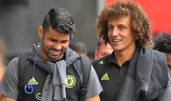 Conte hết va chạm với Costa giờ lại đến Luiz