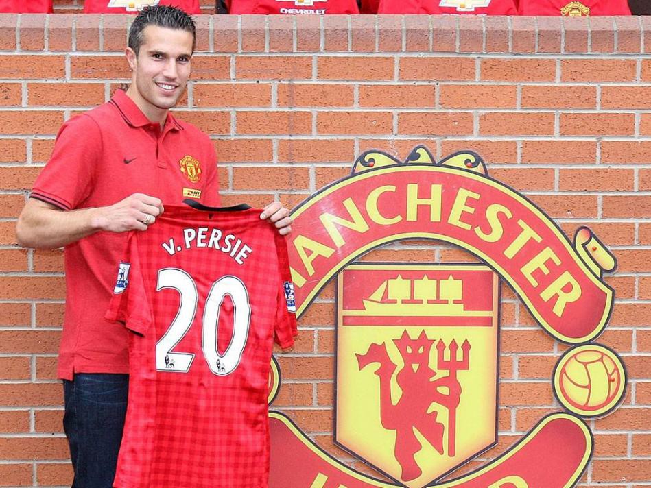 Hình ảnh: Van Persie đã chuyển đến MU khi đang ở độ chín nhất sự nghiệp, 29 tuổi, như Sanchez hiện tại