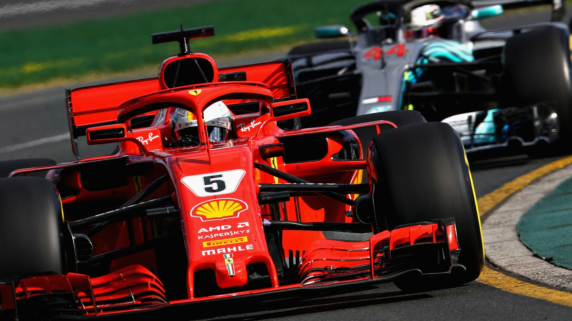 hình ảnh: Ferrari đang chọn lốp và có chiến thuật thay lốp trong chặng đua rất hợp lý