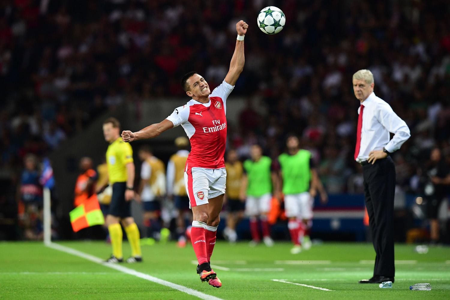 Sanchez rách 1 phân, Arsenal sợ 10 phần