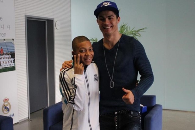 Ronaldo chính là thần tượng của cậu nhóc ngày nào Mbappe và đó là cơ sở để Real tự tin lôi kéo ngôi sao trẻ người Pháp