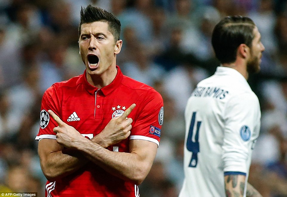 Video: Ronaldo lập hat-trick, Real nhấn chìm 10 người Bayern