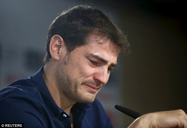 Casillas không kìm được nước mắt trong ngày chia tay Real