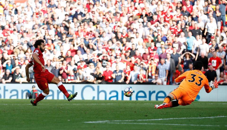 Salah chọc thủng lưới Cech trong ngày cùng Mane tỏa sáng vùi dập Arsenal