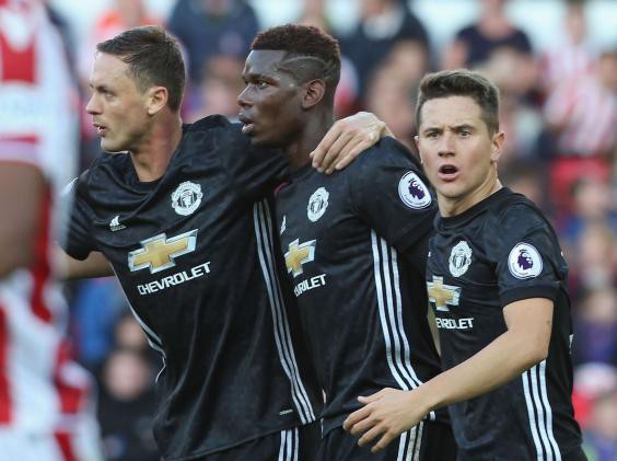 Không có Pogba nhưng tuyến giữa của MU vẫn còn Matic và Herrera