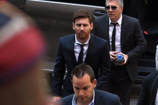 Dính tới cáo buộc trốn thuế, rồi đến chuyện bất ổn chính trị ở Catalan sẽ thôi thúc Messi ra đi?