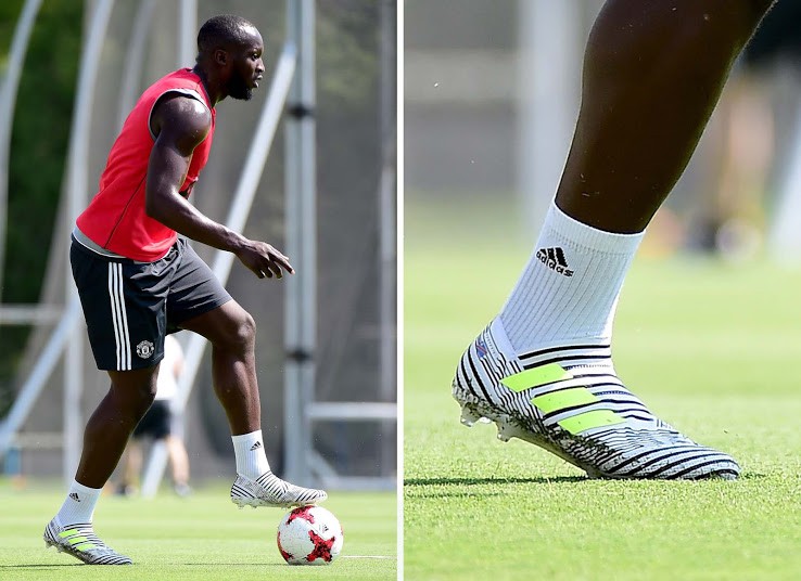 Lukaku từng đeo đôi giày không dây Adidas Nemeziz+ 360 Agility khi mới đến Man Utd trong Hè