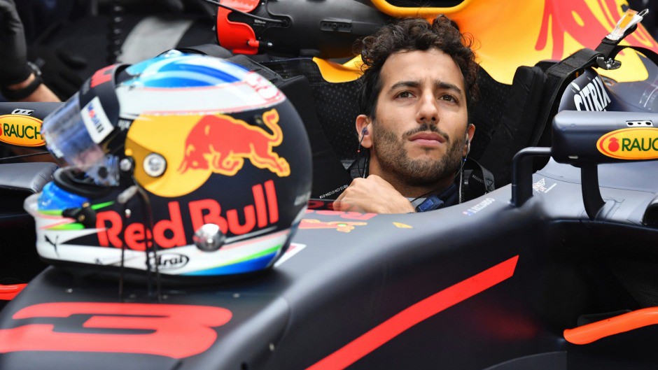 hình ảnh: Vua băng vượt mùa giải F1 2017, Ricciardo vừa ca thán về kích cỡ xe khiến các pha vượt ngày càng khó thực hiện