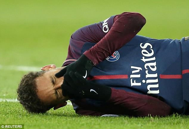 hình ảnh: Neymar chấn thương hồi tháng 2 và anh quyết định nghỉ thi đấu để phẫu thuật