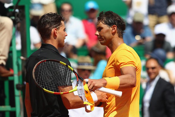 hình ảnh: Dù đã loại Djokovic nhưng Dominic Thiem vẫn chỉ là ''tí hon'' trước vua sân đất nện Nadal