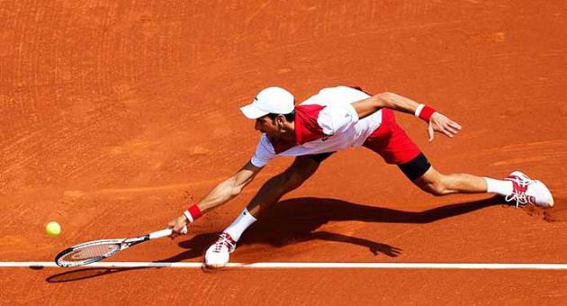 hình ảnh: Djokovic đang chơi khi mà không có thể trạng tốt nhất