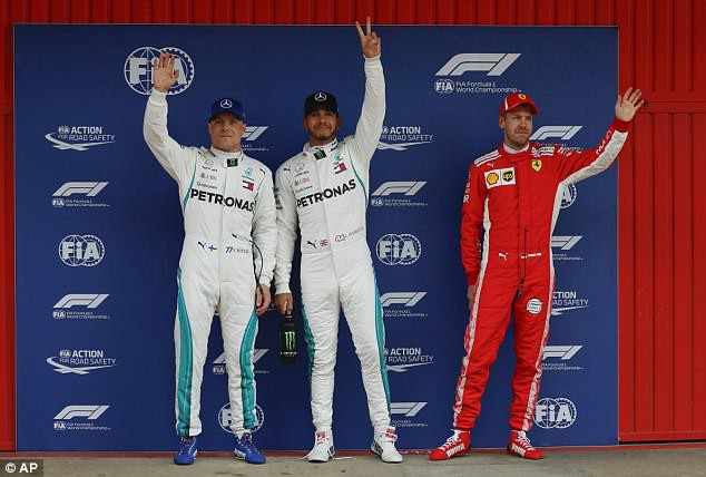 hình ảnh: Hamilton giành pole còn Bottas xếp thứ 2, đội đua Mercedes chiếm cả 2 vị trí xuất phát đầu ở chặng đua chính tối mai