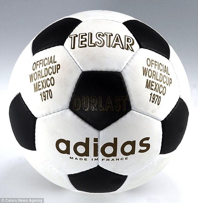 Trái bóng Telstar lịch sử từng xuất hiện ở Mexico 1970, một trong những mẫu thiết kế ấn tượng nhất của Adidas