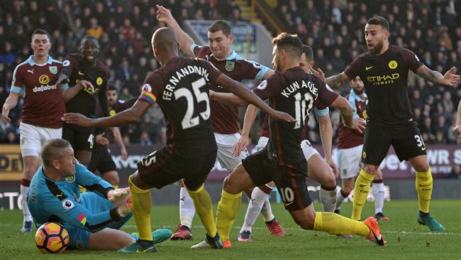 Tí hon Burnley khó cản bước Man City