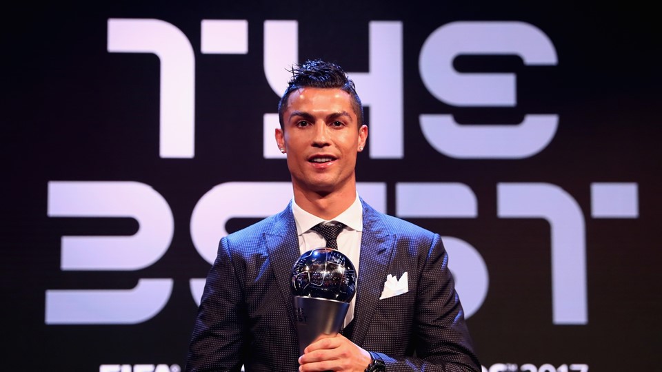 Ronaldo đã giành thêm danh hiệu cá nhân cao quý