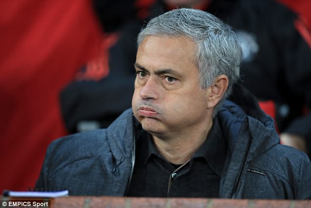 Mourinho hầu Tòa sẽ ảnh hưởng tới sự chuẩn bị của MU cho trận gặp Chelsea