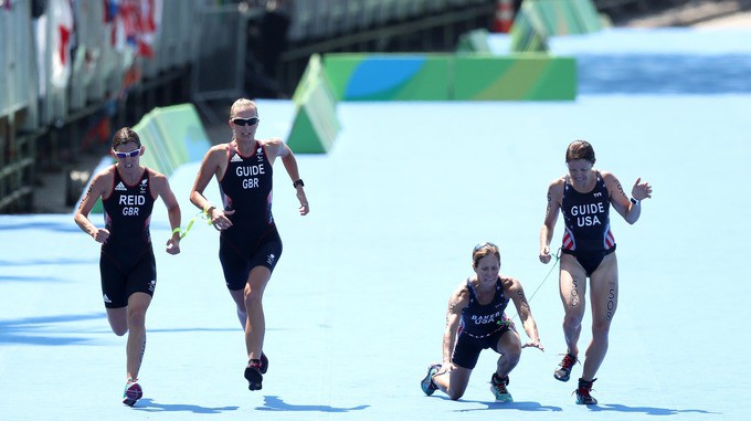 Hình ảnh: VĐV Liz Baker của Mỹ từng bị sốc nhiệt suýt nguy hiểm tính mạng khi thi 3 môn phối hợp ở Paralympic 2016 dưới thời tiết nắng nóng tại Rio de Janeiro