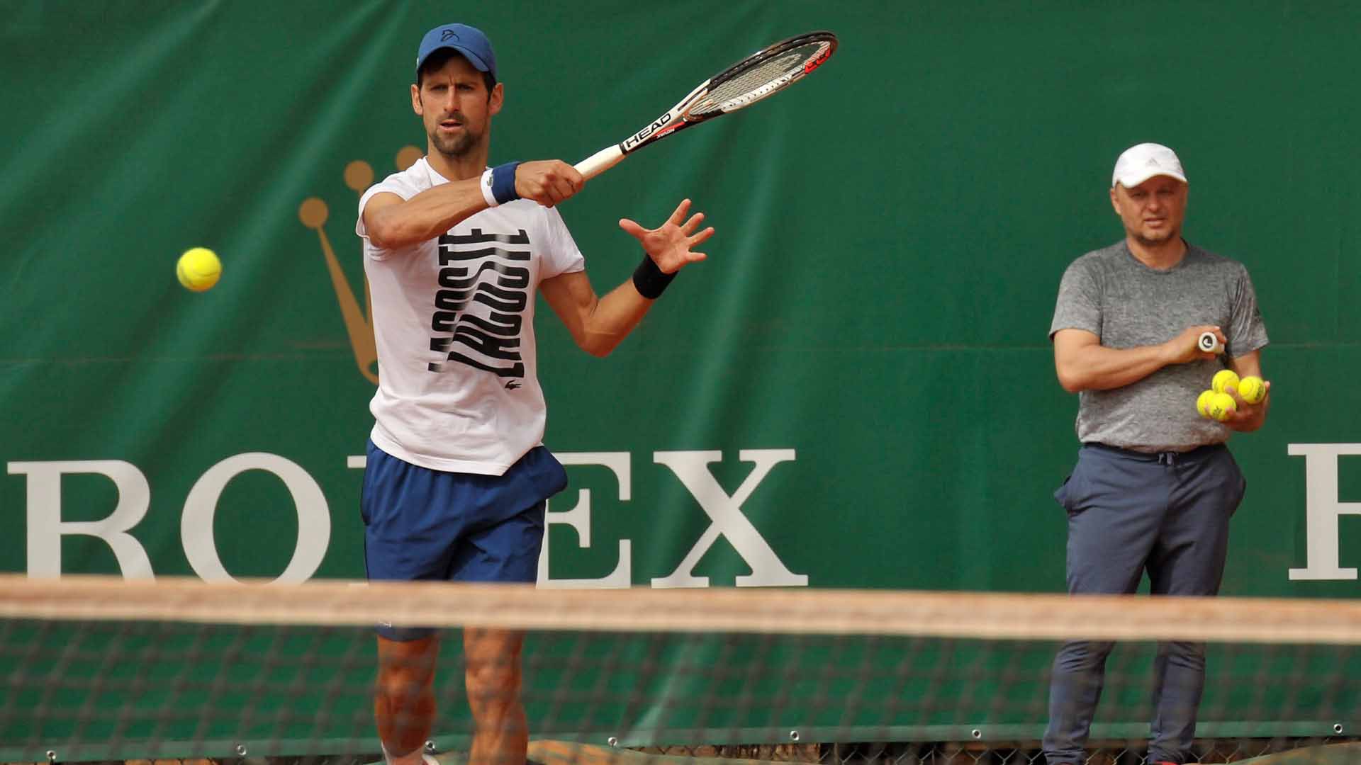 HÌNH ẢNH: HLV Vajda đã trở lại, nhưng ''phép màu'' chưa đến với Djokovic