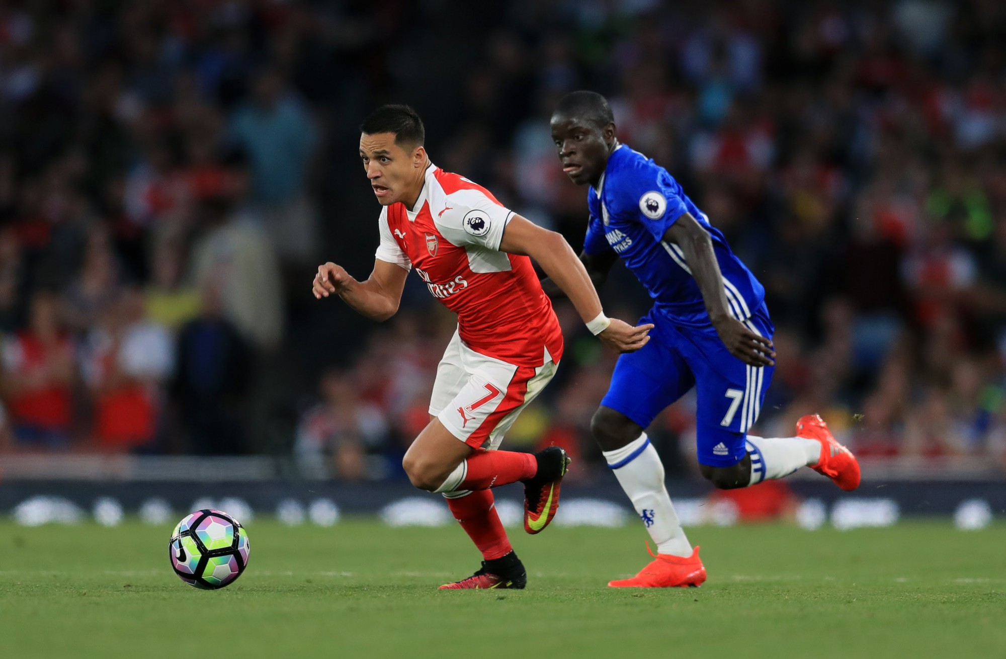 Sanchez rách 1 phân, Arsenal sợ 10 phần