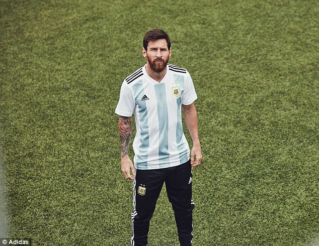 Messi với mẫu áo mới