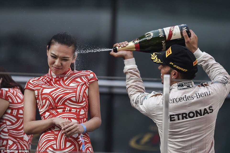Hình ảnh: Hamilton đang được kỳ vọng bước lên ngôi vô địch ở China GP đế bám đuổi Vettel