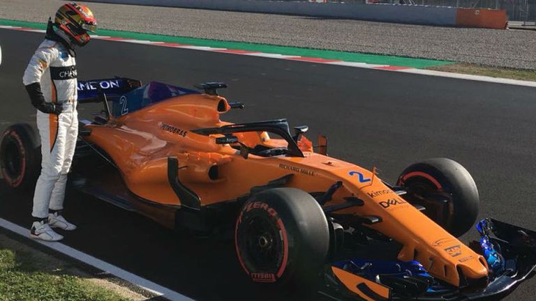 hình ảnh: Tay đua của đội McLaren phải bỏ giữa chừng đợt chạy thử thứ 2 vì lốp lắp không đúng quy trình