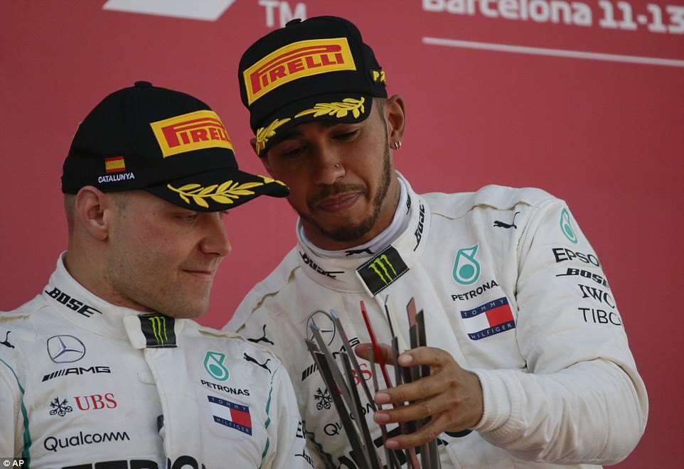 hình ảnh: Hai tay đua của Mercedes chia vui ở hai vị trí cao nhất tại Barcelona GP