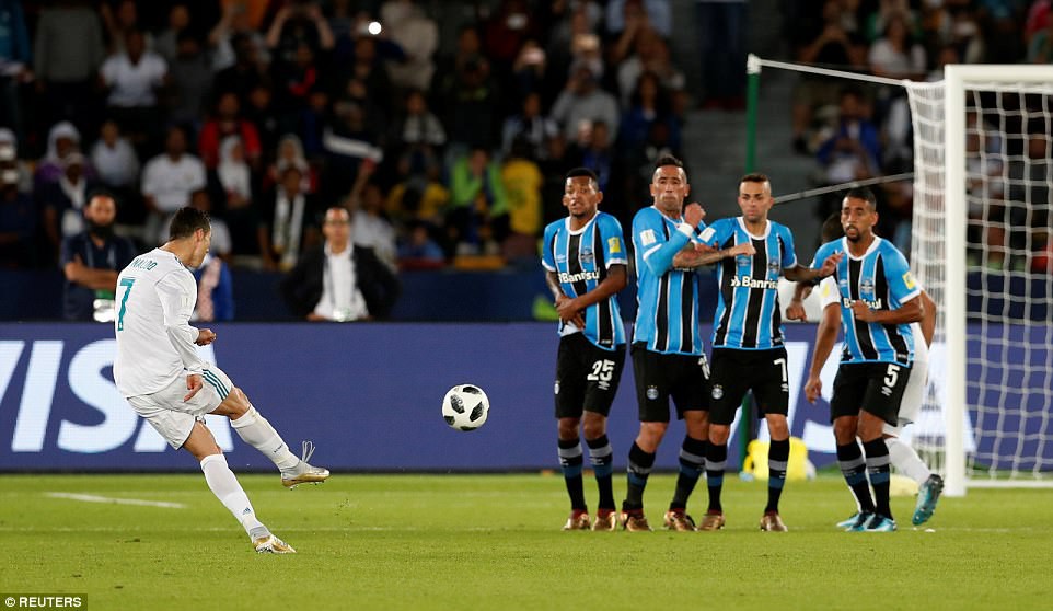 Hình ảnh: Ronaldo tạo ra sự khác biệt với khoảnh khắc sút phạt hoàn hảo