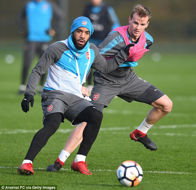 Hình ảnh: Các cầu thủ Arsenal tập luyện chuẩn bị cho trận gặp Nottingham