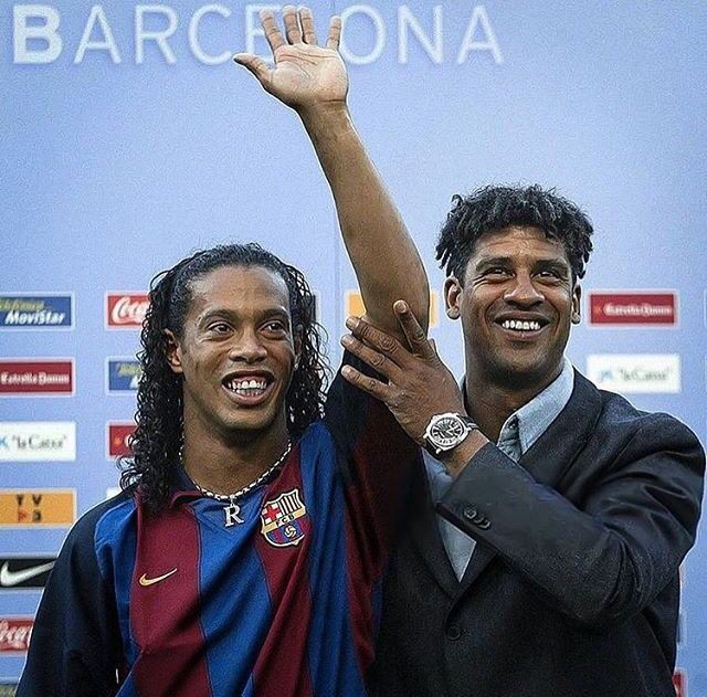Rijkaard đưa về siêu sao Ronaldinho ngay mùa đầu tiên nắm quyền