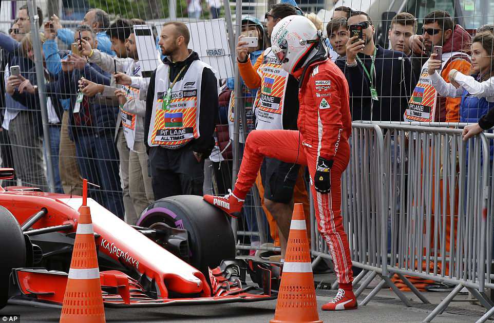hình ảnh: Vettel ngán ngấm sau khi mắc lỗi và chỉ cán đích thứ 4, mất ngôi đầu BXH tổng các tay đua vào tay Hamilton