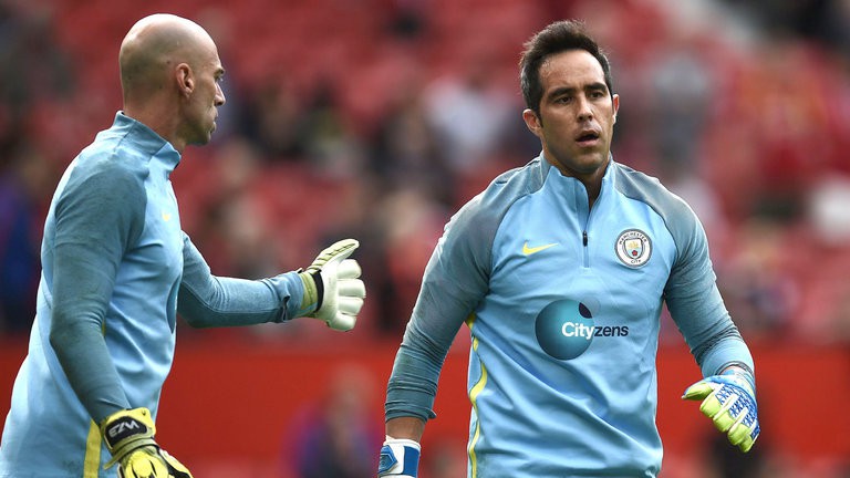 Cả hai thủ môn Man City hiện tại, Caballero và Bravo đều không được HLV Guardiola tín nhiệm