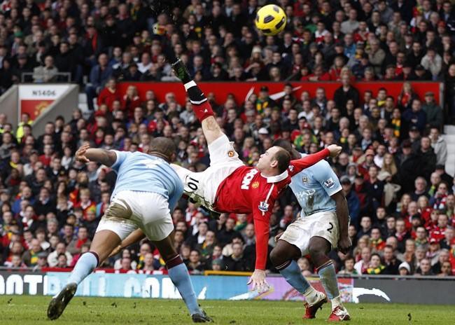 Bàn kinh điển của Rooney ở derby