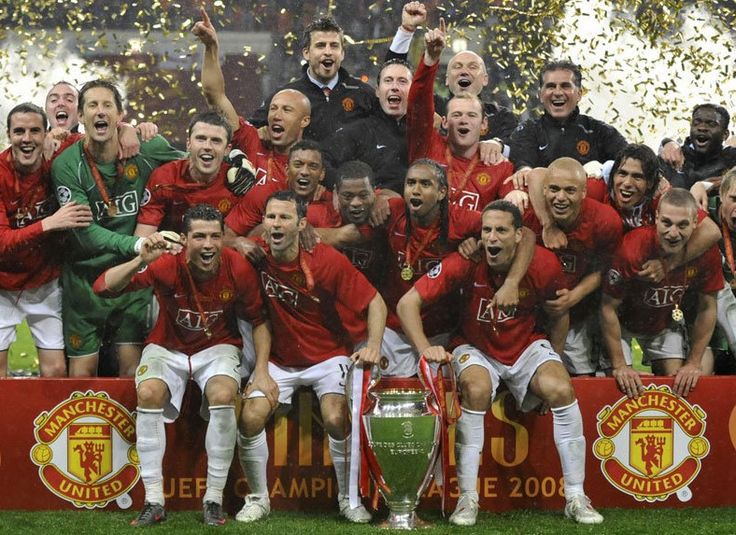 Hình ảnh: MU mùa 2007/08 đã vươn đến đỉnh cao cả giải Ngoại hạng lẫn Champions League