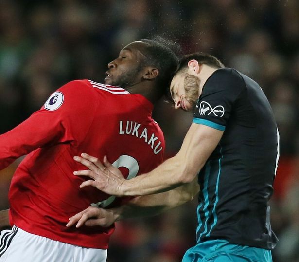 Hình ảnh: Lukaku dính chấn thương khá nguy hiểm ở trận gặp Southampton
