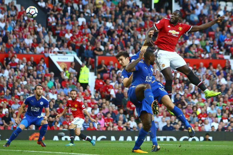 Lukaku và MU đã không ít lần ''đè'' các đối thủ thấp bé hơn ở mùa này